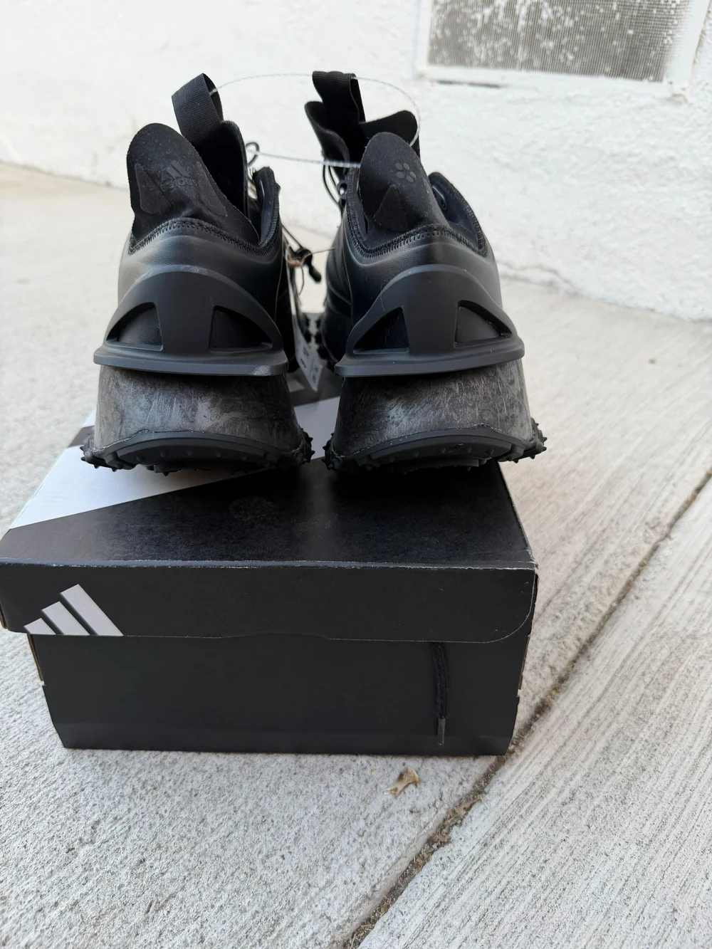 Aruku Yagi Men's Running Shoe - Black Make Me An Offer